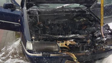 Na Podmiejskiej palił się samochód osobowy