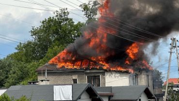 Pożar domu w Boguszowicach. W środku byli bezdomni (zdjęcia)