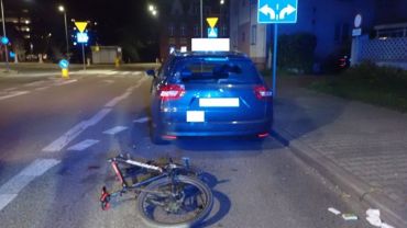 Raciborska: pijany rowerzysta uderzył w zaparkowany samochód