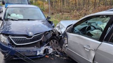 Poważny wypadek na Mikołowskiej. Zderzenie 4 pojazdów, 2 osoby w szpitalu