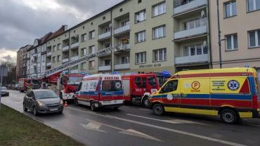 Pożar w mieszkaniu na ul. Kościuszki. Dwie osoby trafiły do szpitala (zdjęcia)
