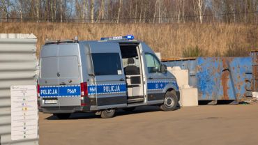 Mężczyzna został przygnieciony przez pojazd na skupie złomu