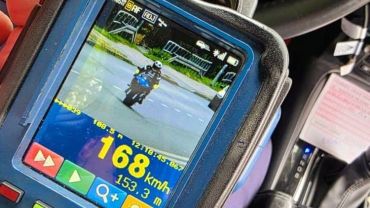 Zdał prawo jazdy, musiał je zwrócić. Jechał o 118 km/h za dużo!