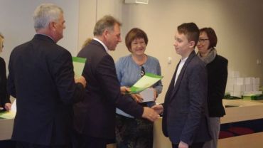 Czerwionka-Leszczyny: wręczono stypendia burmistrza dla najzdolniejszych uczniów