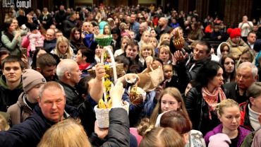Dzisiaj prawosławna Wielkanoc. Ukraińcy przyszli tłumnie do bazyliki (zdjęcia)