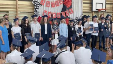 Żegnaj szkoło! Uczniowie z Rybnika zakończyli rok szkolny (zdjęcia)