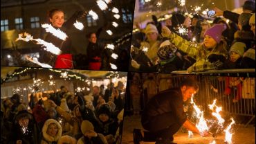 Ogień na rynku w Rybniku. Uczestnicy jarmarku zobaczyli fireshow i wznieśli w górę zimne ognie (zdjęcia)
