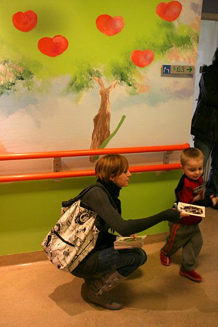 Artyści pomalowali korytarz oddziału dziecięcego szpitala, Dominik Gajda