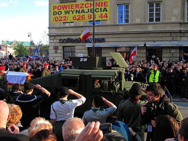 Żałoba narodowa: uroczystości pogrzebowe w Warszawie