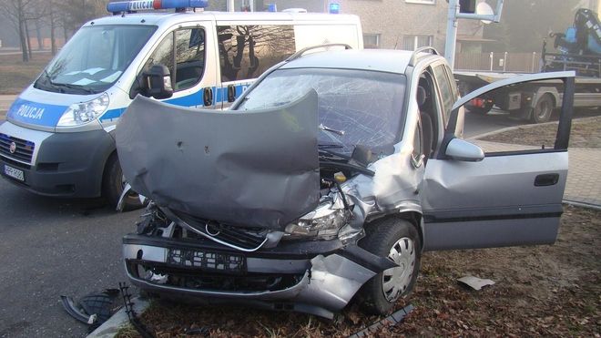 Poważny wypadek na skrzyżowaniu Reymonta z Raciborską (zdjęcia), KMP w Rybniku
