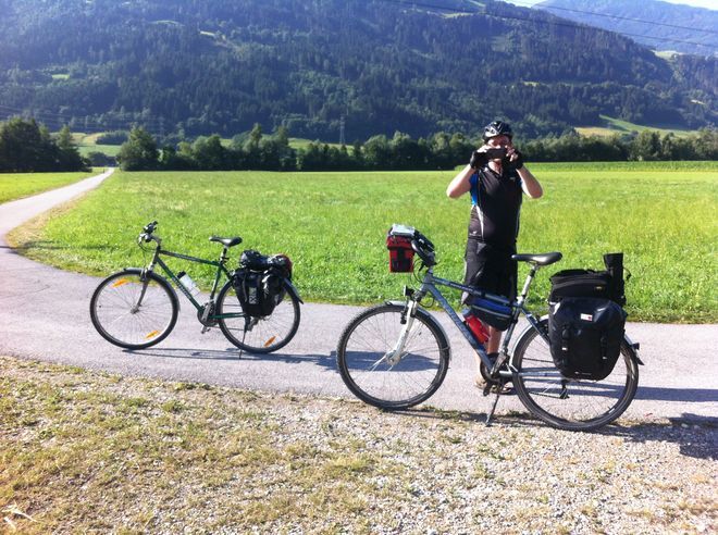 Jak wyglądają nasze ścieżki rowerowe na tle austriackich?, Czytelnik