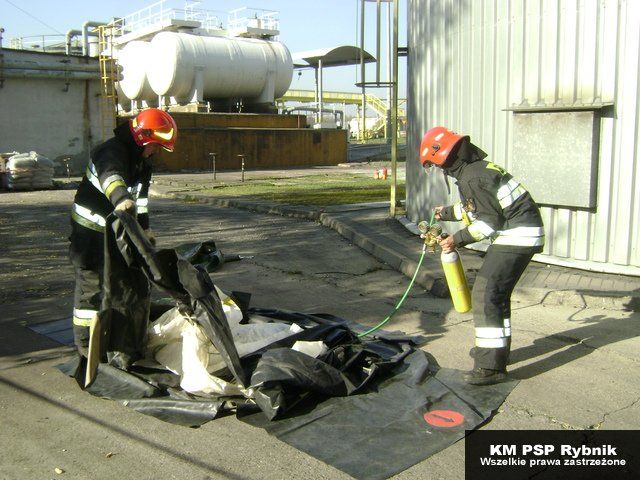 Strażacy sprawdzili się przy wycieku kwasu w elektrowni, PSP w Rybniku