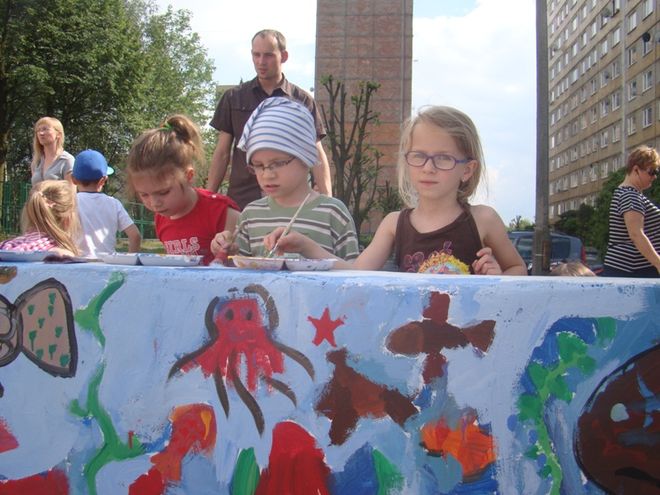 Ul. Chabrowa: podwodne życie roślin i ryb namalowane przez dzieci, Materiały prasowe