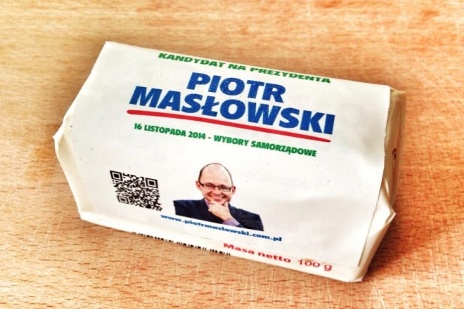 Piotr Masłowski wręczał mieszkańcom... masło