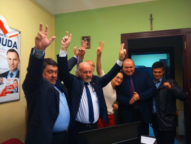Radość w biurze rybnickiego PiS-u po ogłoszeniu wyników wyborów
