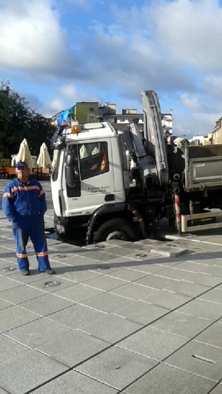 Ciężarówka RSK zniszczyła fontannę przed Bazyliką, Czytelnik Michał