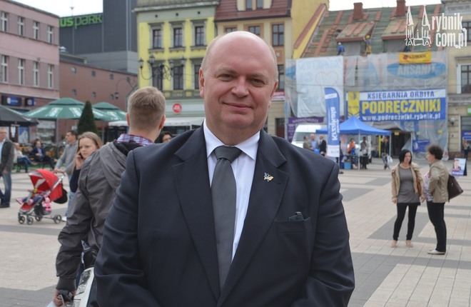 Wybory do Senatu: Leszek Miller w Rybniku rekomendował kandydaturę Piotra Chmielowskiego, Bartłomiej Furmanowicz