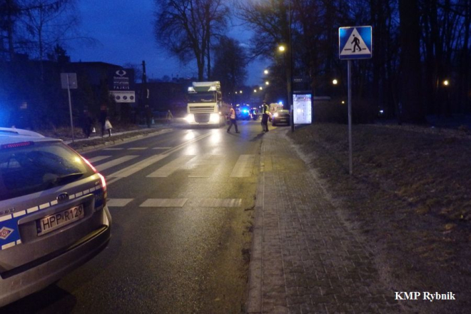 Wypadek na Chwałowickiej. 16-latek został potrącony na przejściu dla pieszych, KMP Rybnik