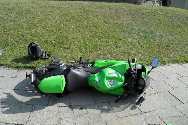 Zderzenie czołowe na Zebrzydowickiej. Motocyklistka trafiła do szpitala, KMP Rybnik