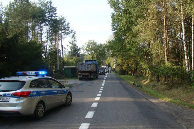 Groźny wypadek w Szczejkowicach. Ciężarówka uderzyła w rowerzystę, KMP Rybnik
