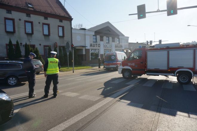 Zderzenie osobówek na Wodzisławskiej. 47-latek trafił do szpitala, KMP Rybnik