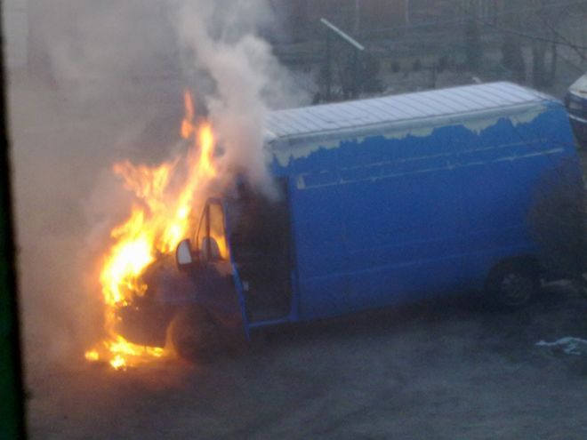 Nasza czytelniczka przesłała nam zdjęcie płonacego samochodu na ulicy Przemysłowej