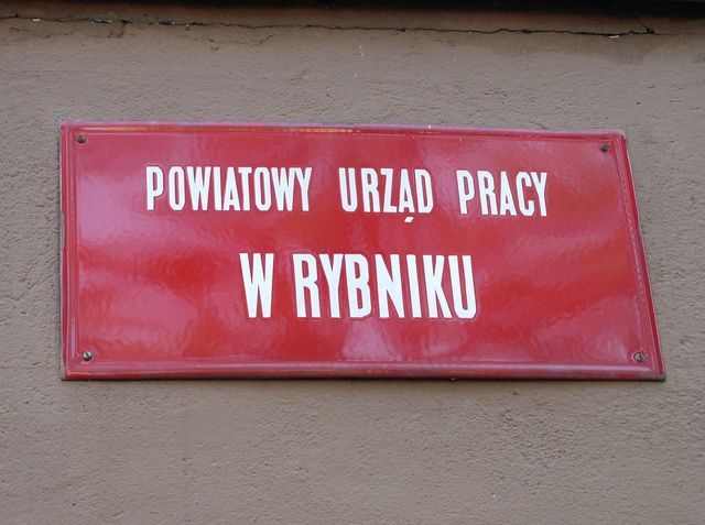 Bezrobocie nieznacznie w dół. Oferty w „pośredniaku” głównie dla specjalistów, 