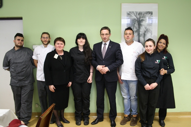 Młodzi Hiszpanie odwiedzili ZSE-U i zademonstrowali swoją kuchnię, materiały prasowe ZSE-U