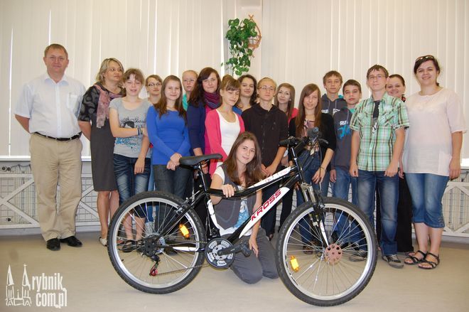 Uczennica G7 za swoją dobroć otrzymała rower, Materiały prasowe