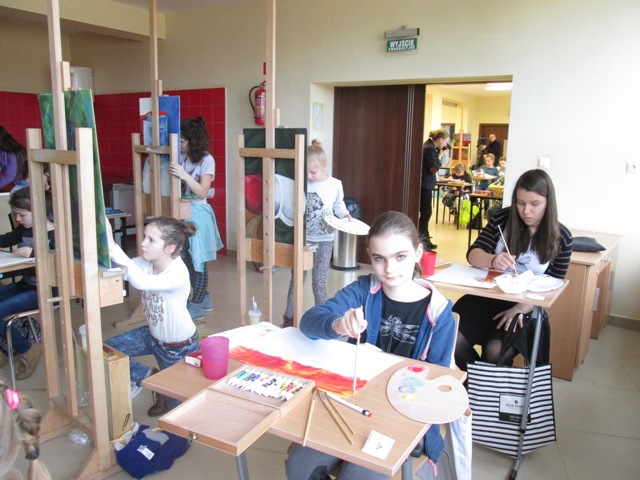 Prace wychowanek MDK w Rybniku nagrodzone w konkursie „Jaki kolor ma śnieg?”, materiały prasowe MDK