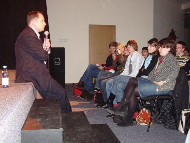 Kamil Durczok odwiedził Rybnik w 2005 roku przy okazji spotkania Małej Akademii Dziennikarstwa w Klubie Energetyka.