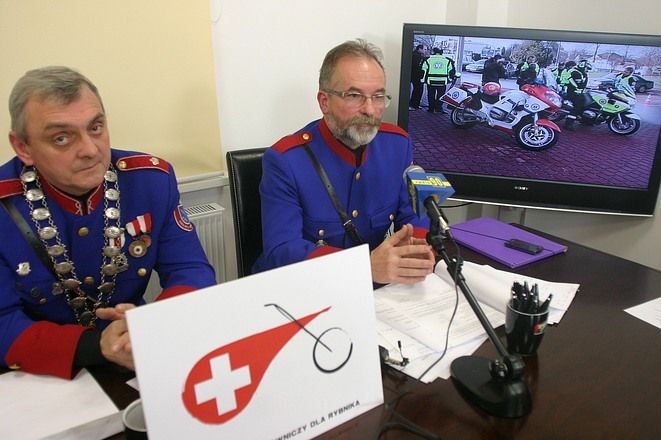 Piotr Kurek i Lech Gęborski z Bractwa Kurkowego przedstawili cele akcji ''Motocykl ratowniczy dla Rybnika''
