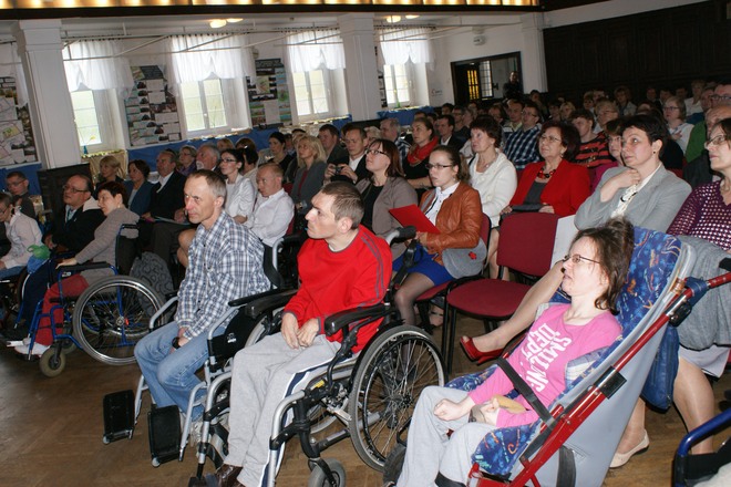 Konferencja na Dzień Godności. Rozmawiali o problemach niepełnosprawnych, Materiały prasowe