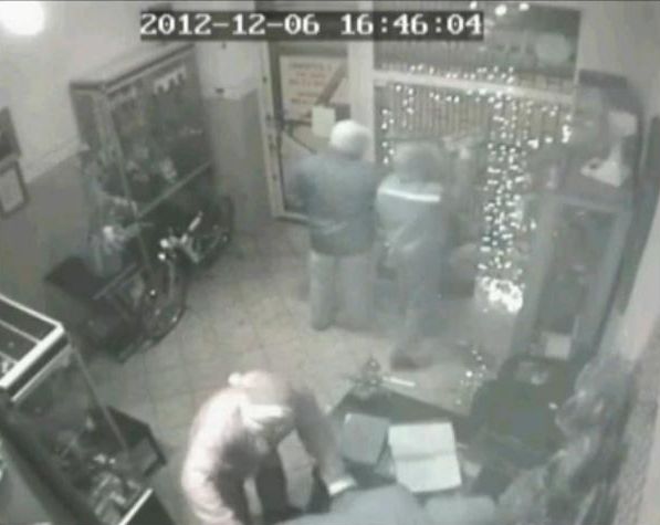 Policja pokazała film z napadu na lombard w Rydułtowach, Materiały prasowe