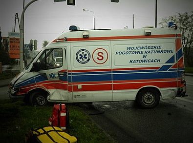 W Jankowicach karetka zderzyła się z samochodem osobowym, KMP w Rybniku