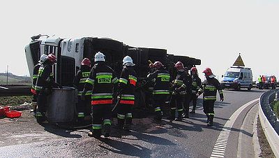 Rozsypany węgiel blokuje wjazd na autostradę A1, KMP w Rybniku