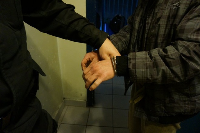 Policja zatrzymała sprawcę napadu na salon gier. 35-latek może posiedzieć nawet 12 lat, KMP w Rybniku