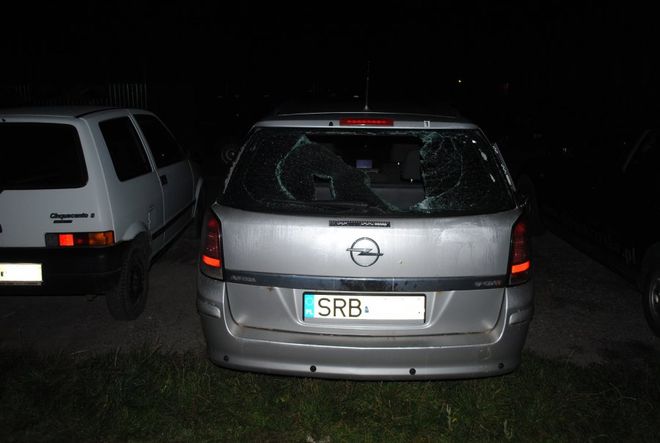  Pijany 24-latek w Czerwionce: uszkodził trzy samochody, wybijał szyby i niszczył karoserię, KMP Rybnik