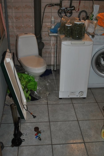 Rybnik: słoiki z marihuaną ukryte w pralce, Policja