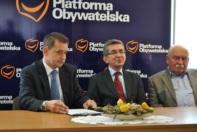 Marek Krząkała (z lewej) musi zadowolić się 2. miejscem na liście PO.
