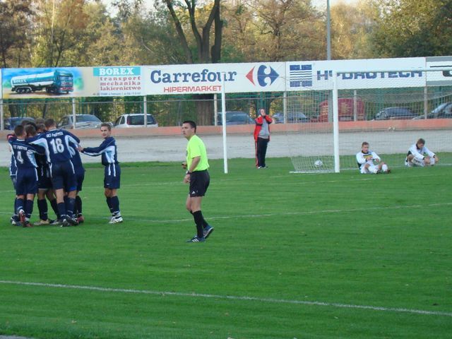 Piłkarze Pniówka dobili rybniczan drugim golem w doliczonym czasie gry.
