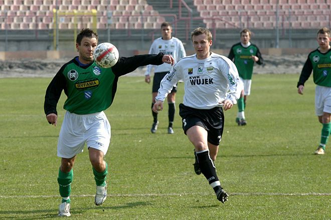 W pierwszej połowie Grzegorz Dzięgielowski był bliski zdobycia gola.