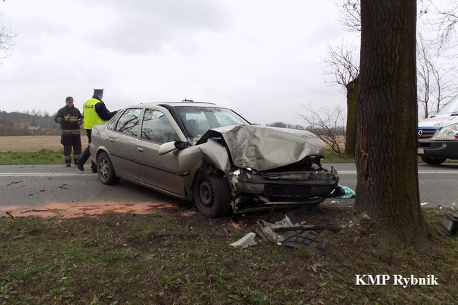 Groźny wypadek w Stanowicach. Po rannego kierowcę przyleciał śmigłowiec LPR, KMP Rybnik
