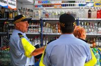 Strażnicy miejscy kontrolowali sklepy w Boguszowicach i Niedobczycach, SM Rybnik