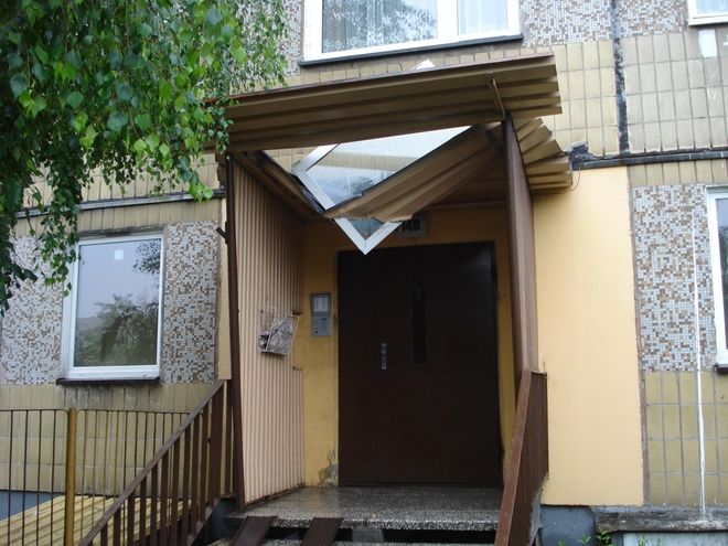 Pijany 32-latek wyrzucił okno z dziewiątego piętra, SM w Rybniku