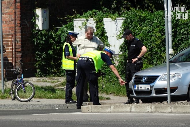 Wypadek w Czerwionce-Leszczynach: 5-latek wjechał rowerem wprost pod koła samochodu, bf