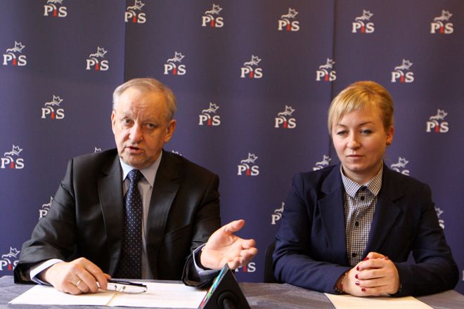 Bolesław Piecha i szefowa jego biura poselskiego - Katarzyna Dutkiewicz